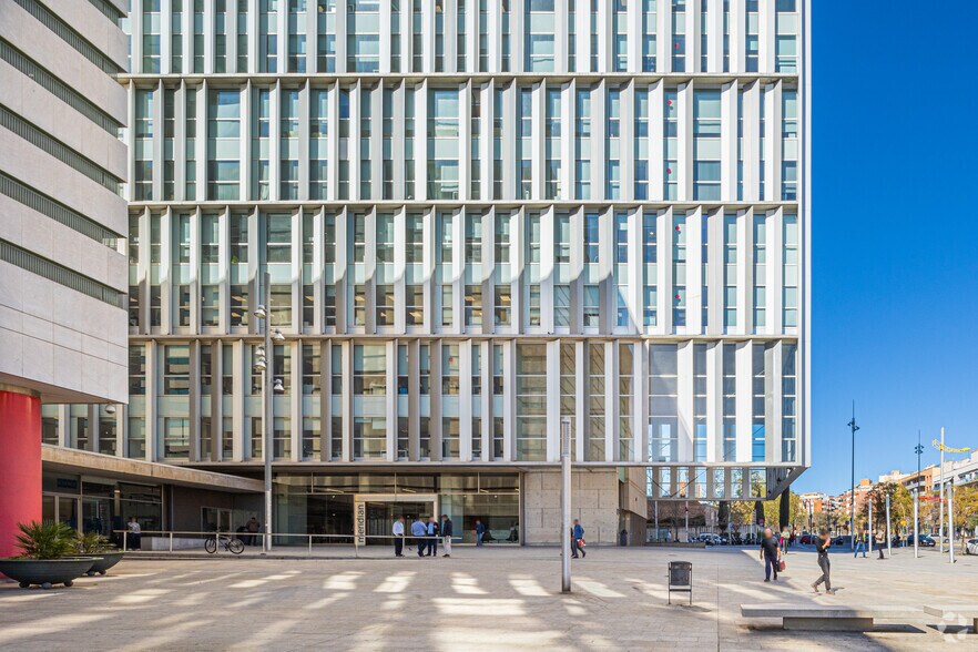 Avinguda De Rio de Janeiro, 56-58, Barcelone, Barcelona à louer - Photo de l’immeuble – Image 3 sur 8