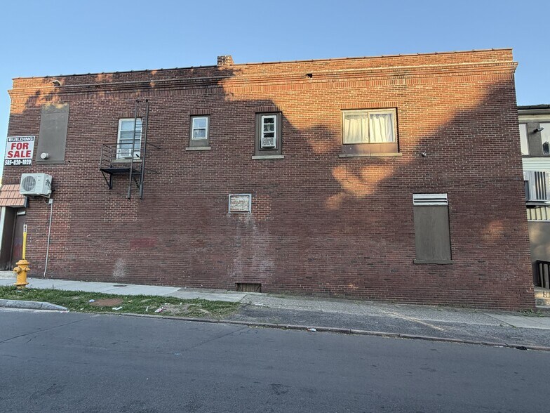 1584 E Main St, Rochester, NY à vendre - Photo de l’immeuble – Image 2 sur 13