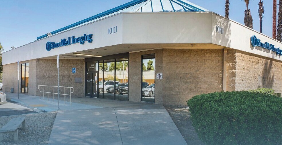 10111 Hole Ave, Riverside, CA à vendre - Photo de l’immeuble – Image 1 sur 9
