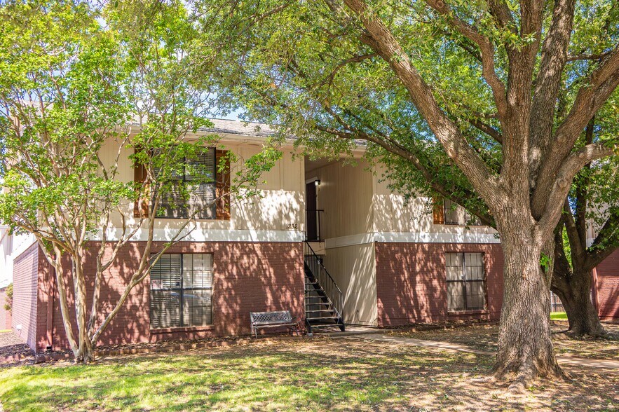 1226-1232 Avenue A, Denton, TX à vendre - Photo de l’immeuble – Image 2 sur 23