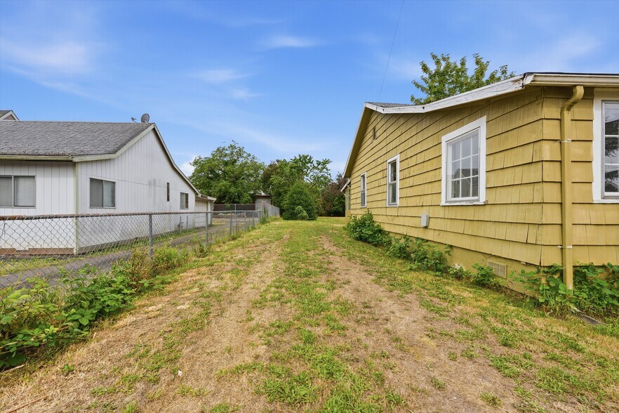 2121 SE 89th Ave, Portland, OR à vendre - Photo de l’immeuble – Image 2 sur 28
