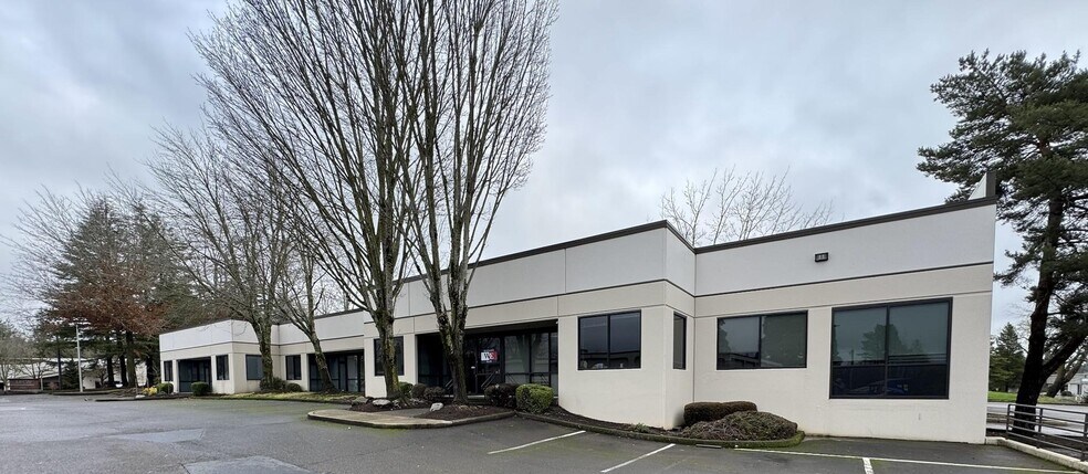 7180 SW Sandburg St, Tigard, OR à louer - Photo de l’immeuble – Image 1 sur 6