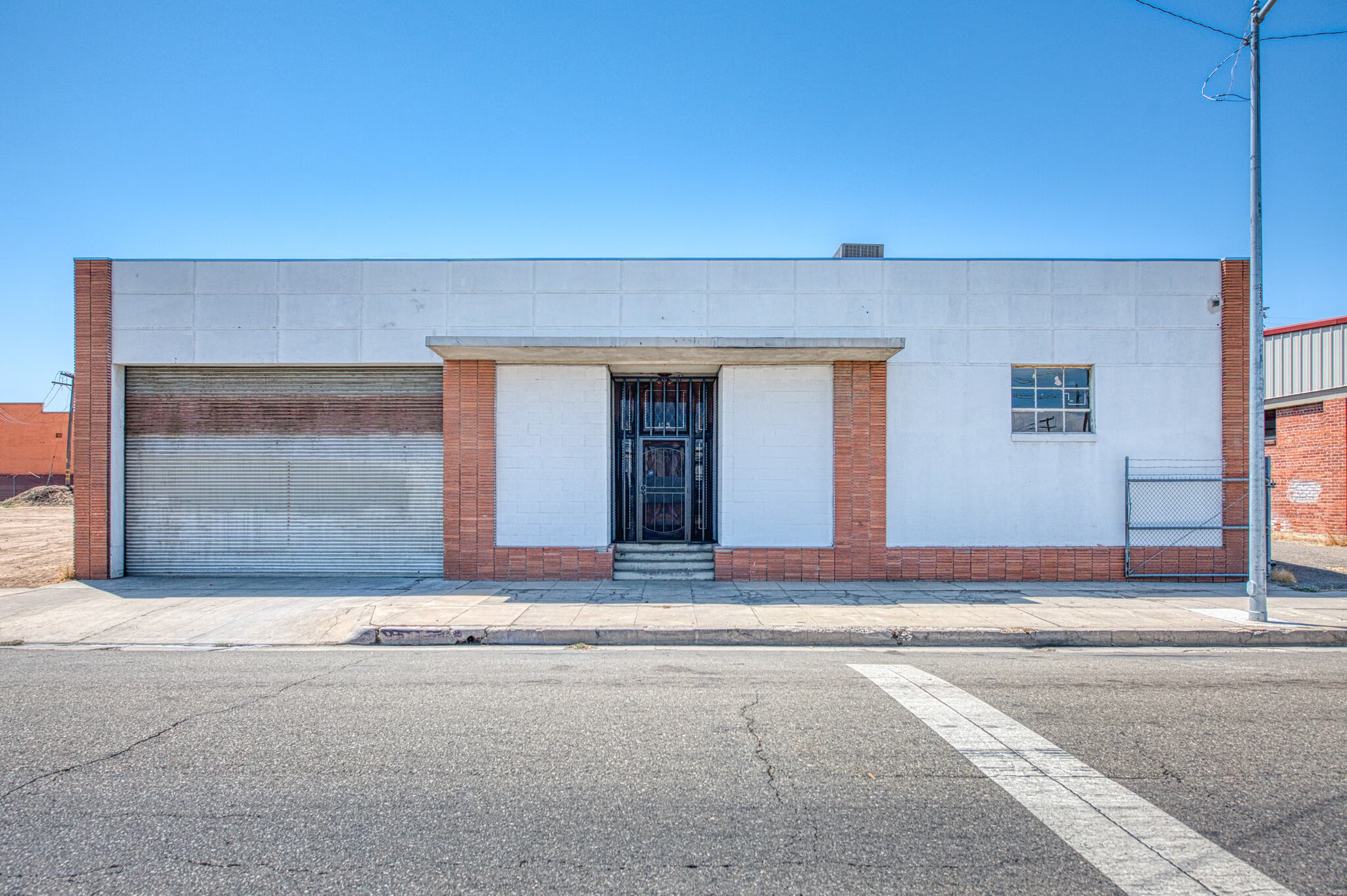 135 Van Ness Ave, Fresno, CA à louer Photo de l’immeuble– Image 1 sur 25