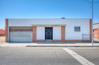 135 Van Ness Ave, Fresno, CA à louer Photo de l’immeuble– Image 1 sur 25