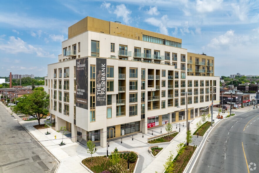 9 Croham Rd, Toronto, ON à louer - Photo principale – Image 1 sur 56