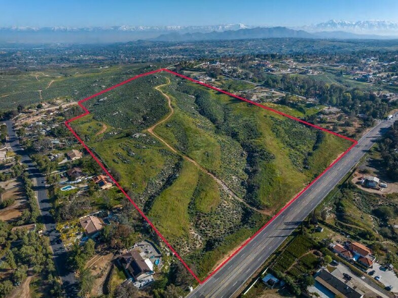 Van Buren Blvd, Riverside, CA à vendre - Photo de l’immeuble – Image 1 sur 5