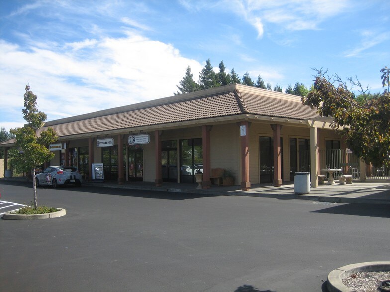 1720 E Cotati Ave, Rohnert Park, CA à louer - Photo de l’immeuble – Image 2 sur 4