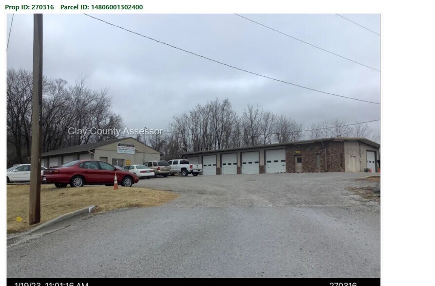 450 NE Dickinson Ln, Kansas City, MO à vendre - Photo de l’immeuble – Image 2 sur 4