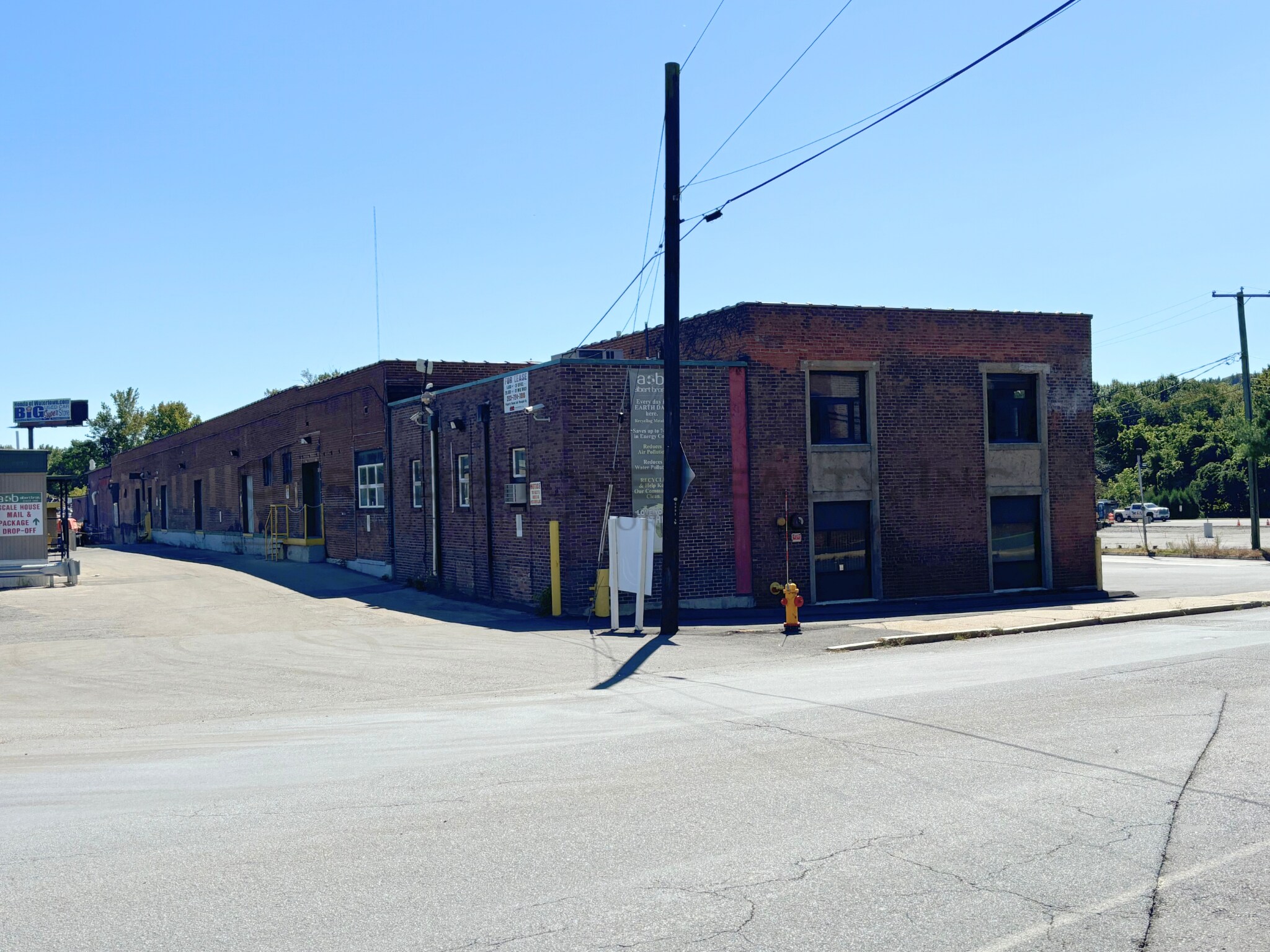 225 E Aurora St, Waterbury, CT à louer Photo de l’immeuble– Image 1 sur 6