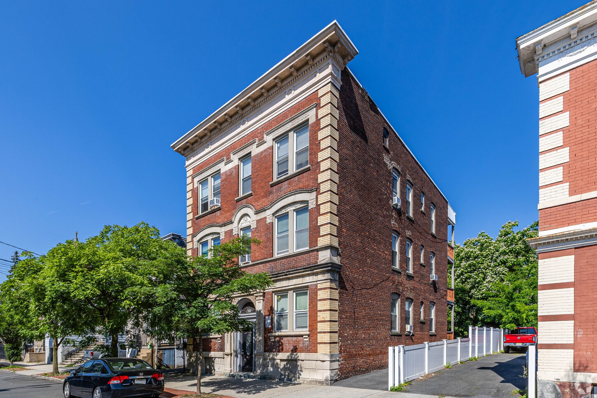 108 Pine St, Montclair, NJ à vendre Photo principale– Image 1 sur 10