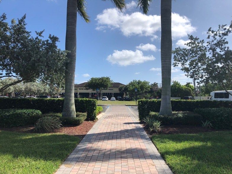 222 Yamato Rd, Boca Raton, FL à louer - Photo de l’immeuble – Image 3 sur 6