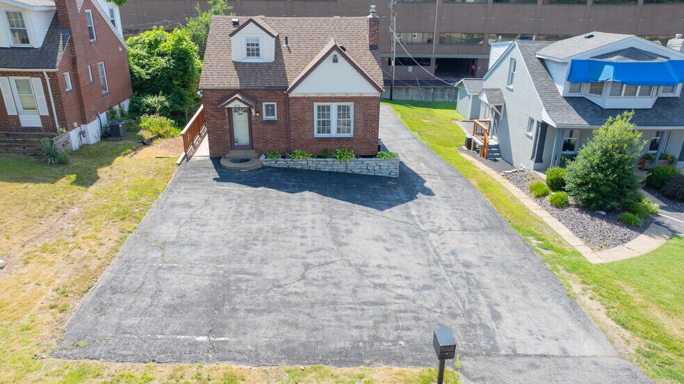 4150 Crescent Dr, Saint Louis, MO à vendre - Photo de l’immeuble – Image 2 sur 27