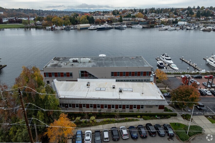 2811 Fairview Ave E, Seattle, WA à vendre - Photo de l’immeuble – Image 2 sur 12