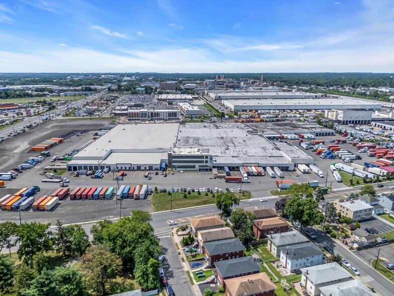 340 S Stiles St, Linden, NJ à louer - Photo de l’immeuble – Image 2 sur 3