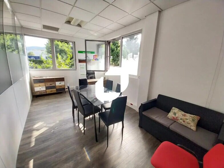 Bureau dans Moirans à louer - Photo de l’immeuble – Image 3 sur 13