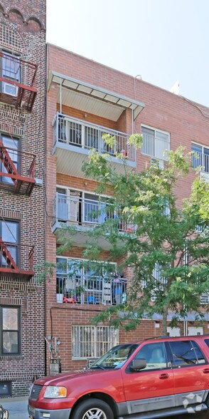 10822 38th Ave, Corona, NY à vendre - Photo de l’immeuble – Image 2 sur 2