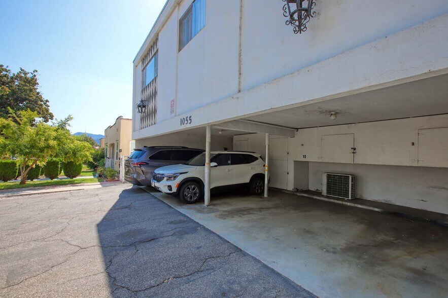 1055 Grover Ave, Glendale, CA à vendre - Photo de l’immeuble – Image 2 sur 31