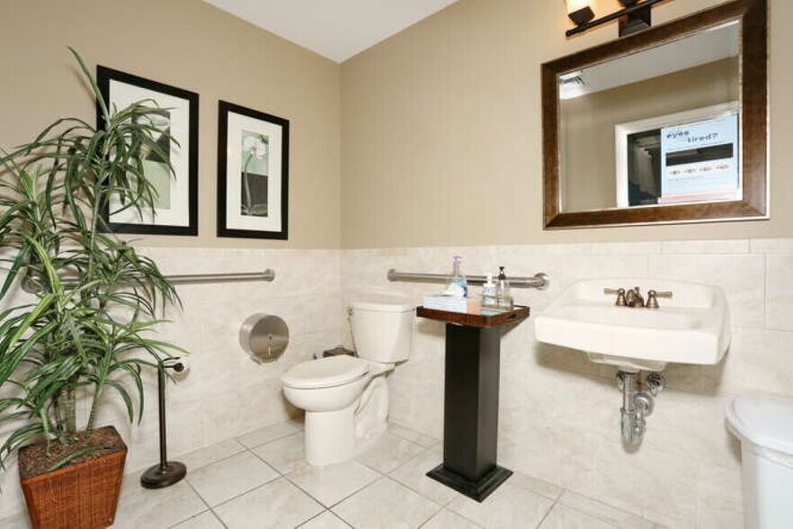 236-246 N Main St, New City, NY à louer - Photo de l’immeuble – Image 2 sur 35