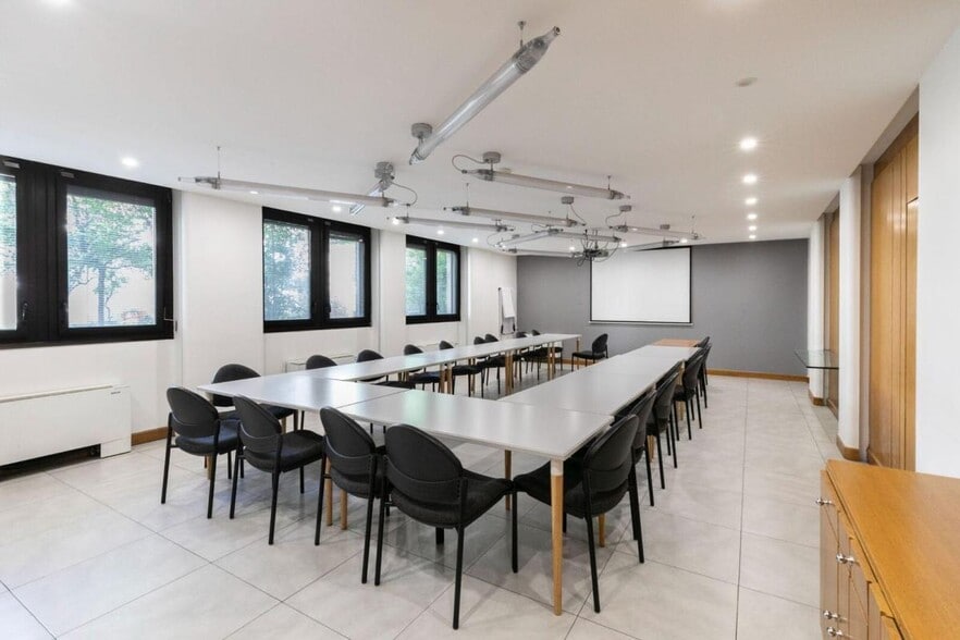 19 Rue D'Orleans, Neuilly-sur-Seine à louer - Photo de l’immeuble – Image 3 sur 14