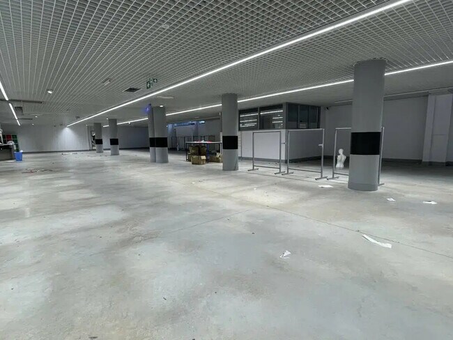 Plus de détails pour Local commercial à louer