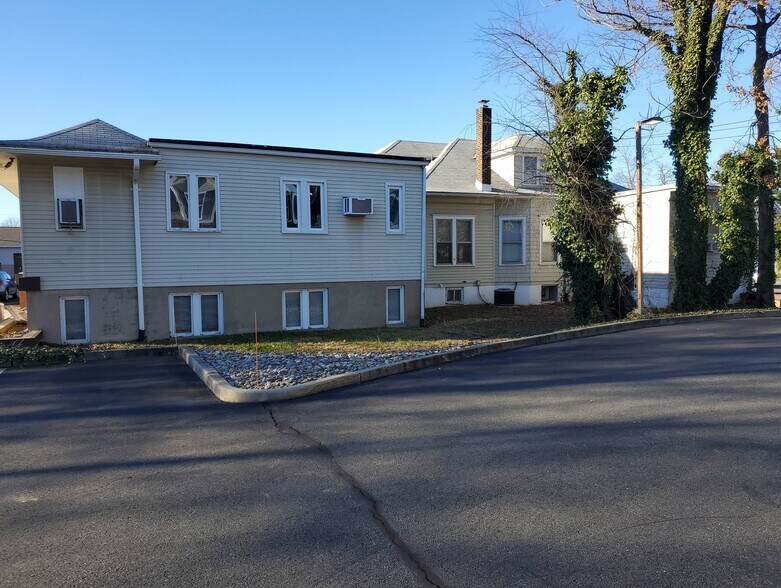 2733 Nottingham Way, Hamilton, NJ à louer - Photo de l’immeuble – Image 3 sur 7