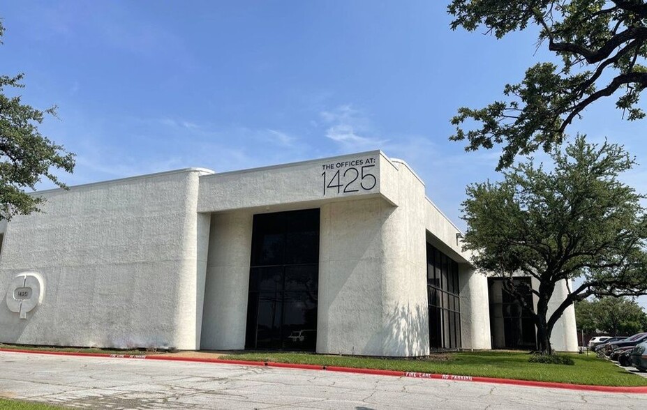 1425 W Pioneer Dr, Irving, TX à louer - Photo de l’immeuble – Image 1 sur 10