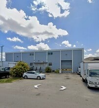 8000 NW 56th St, Miami, FL à louer Photo de l’immeuble– Image 1 sur 19