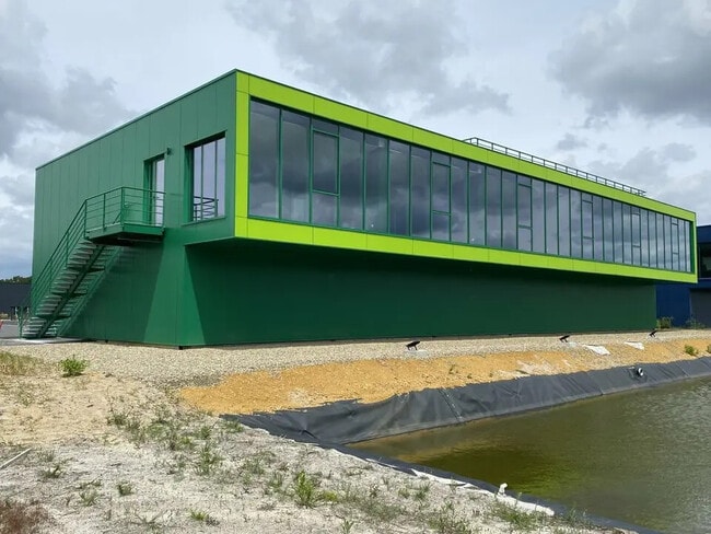 Plus de détails pour Local d’activités à vendre