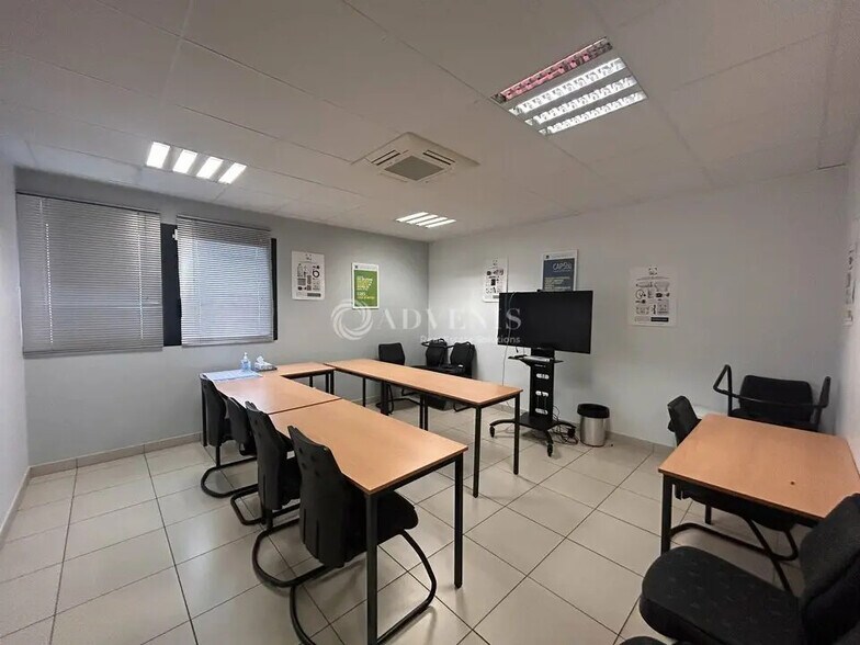 Local d’activités dans Le Mans à louer - Photo de l’immeuble – Image 1 sur 5
