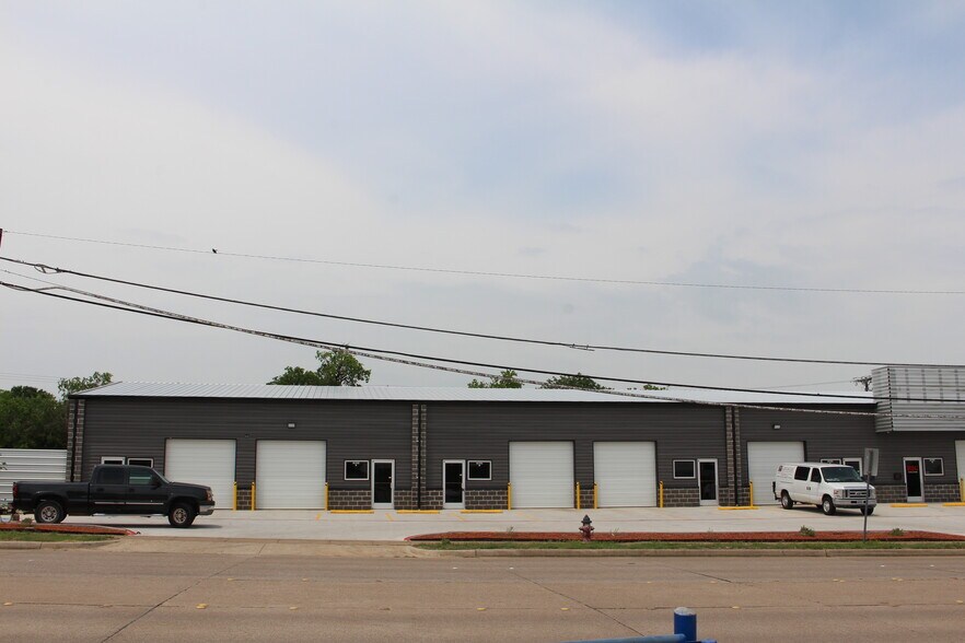 600 S Cherry Ln, White Settlement, TX à louer - Photo de l’immeuble – Image 3 sur 29