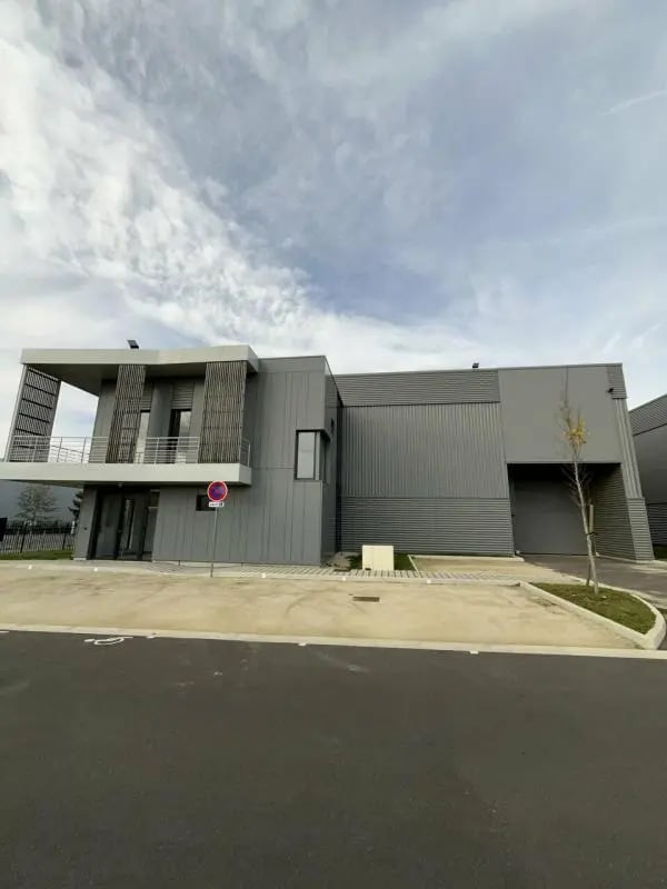 Plus de détails pour Local d’activités à vendre