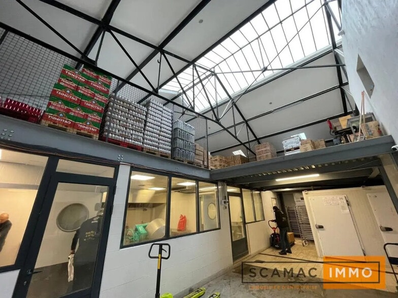 Local d'activités dans Champigny-sur-Marne à vendre - Photo de l’immeuble – Image 2 sur 11