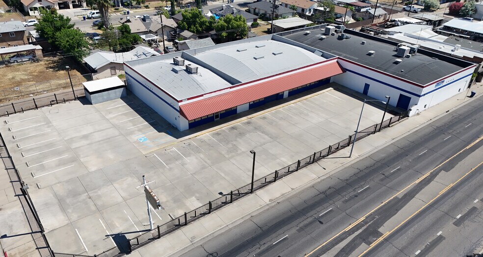 3515 E Tulare St, Fresno, CA à louer - Photo de l’immeuble – Image 1 sur 3
