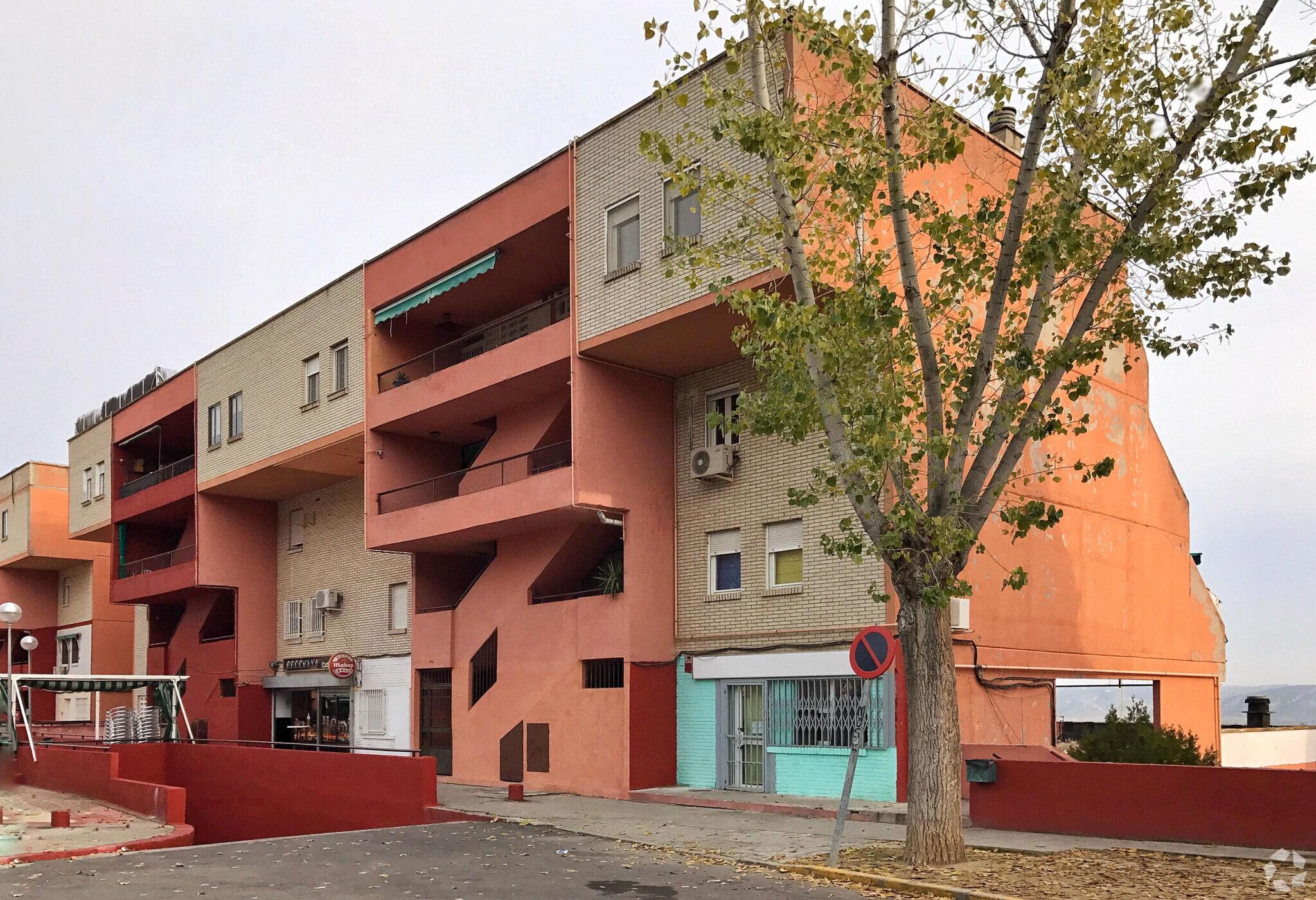 Immeuble residentiel dans San Martín de la Vega, Madrid à vendre Photo principale– Image 1 sur 2