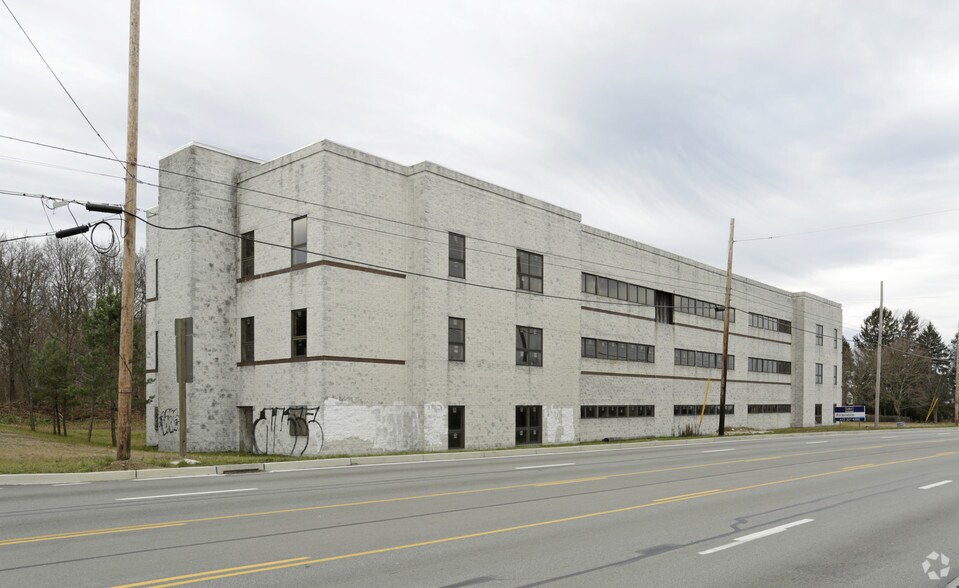6436 Route 30, Greensburg, PA à louer - Photo principale – Image 1 sur 3