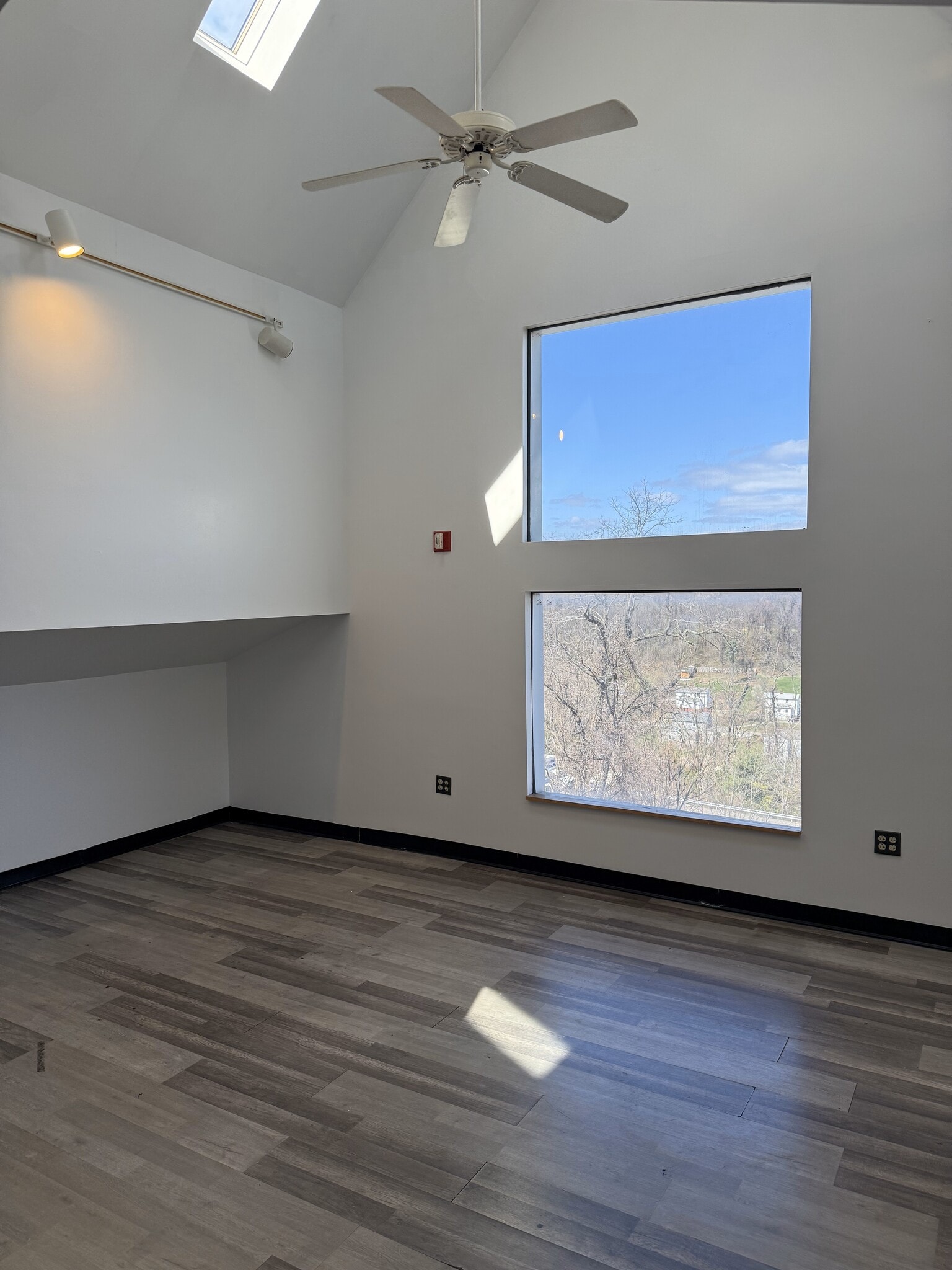 5390 Steubenville Pike, McKees Rocks, PA à louer Photo intérieure– Image 1 sur 2