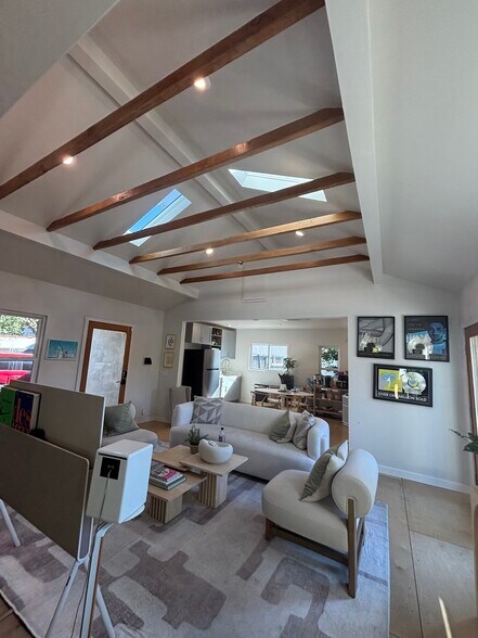 3360 S Robertson Blvd, Los Angeles, CA à louer - Photo de l’immeuble – Image 1 sur 9