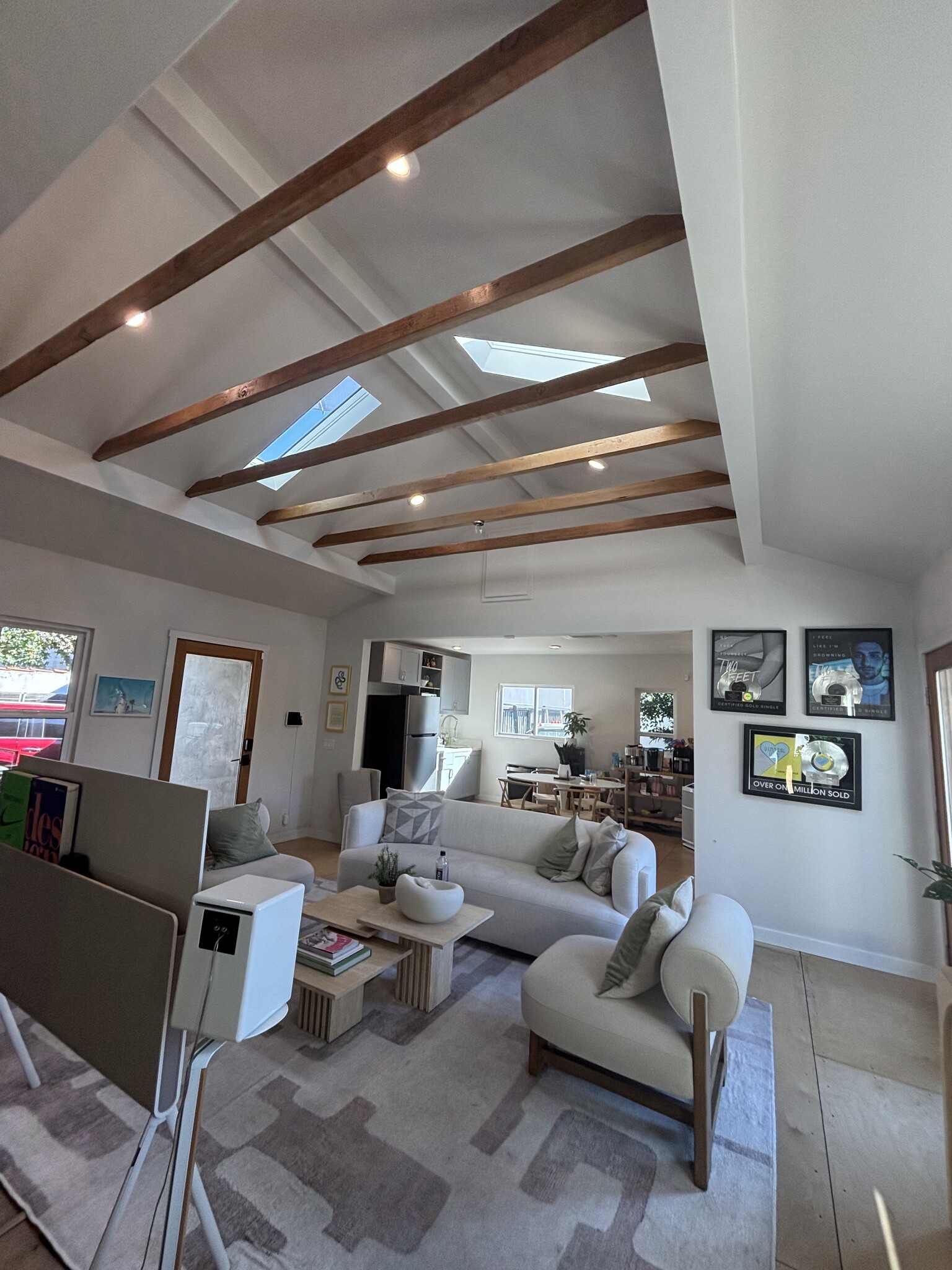 3360 S Robertson Blvd, Los Angeles, CA à louer Photo de l’immeuble– Image 1 sur 10