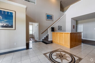 10200 Hwy 290 W, Austin, TX à louer Hall d’entrée– Image 2 sur 12