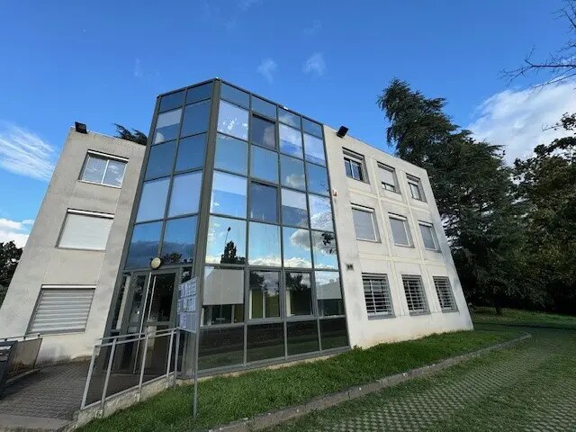 Bureau dans Saint-Priest-en-Jarez à louer Photo de l’immeuble– Image 1 sur 7