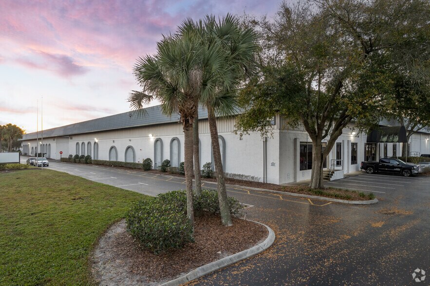 3320 Vineland Rd, Orlando, FL à louer - Photo de l’immeuble – Image 3 sur 38