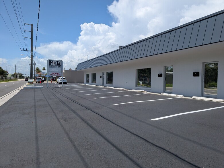 404 S Babcock St, Melbourne, FL à louer - Photo de l’immeuble – Image 3 sur 6