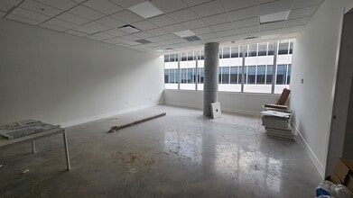 850 NW 42nd Ave, Miami, FL à louer Photo intérieure– Image 2 sur 4