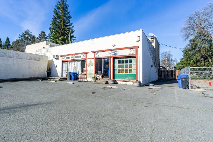 290 Seminary Ave, Ukiah, CA à vendre - Photo principale – Image 2 sur 19