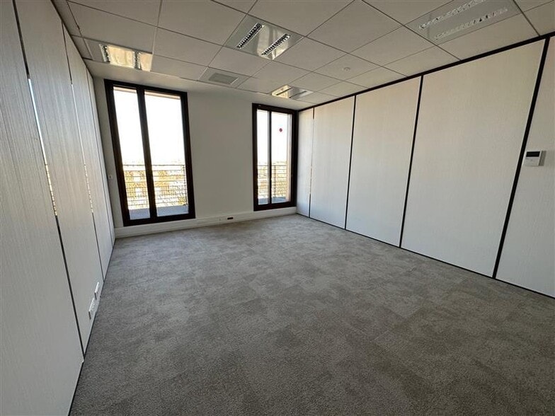 Bureau dans Montévrain à louer - Photo de l’immeuble – Image 2 sur 10