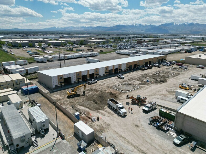 3015 W Directors Row, Salt Lake City, UT à louer - Photo de l’immeuble – Image 3 sur 22