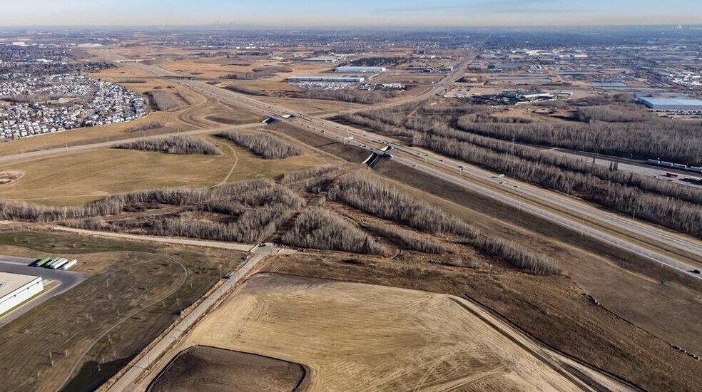 18401 137 Av NW, Edmonton, AB à vendre - Aérien – Image 3 sur 5