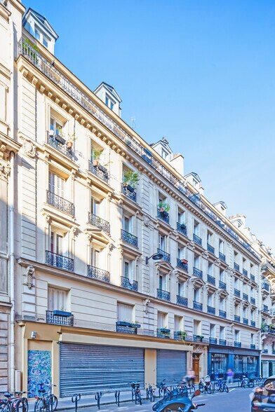 Immeuble residentiel dans Paris à vendre - Photo principale – Image 1 sur 1