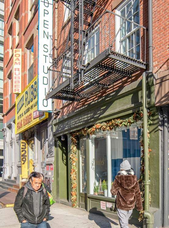 327 Canal St, New York, NY à louer Photo de l’immeuble– Image 1 sur 5