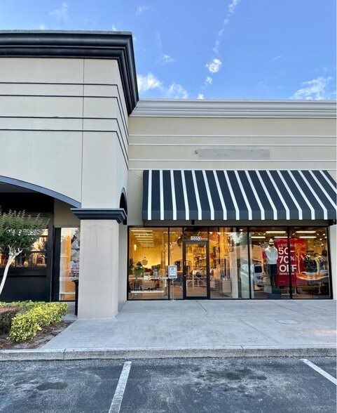 Local commercial dans Orlando, FL à louer - Photo de l’immeuble – Image 3 sur 13